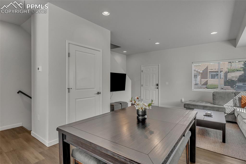 Image 5 of 40: Dining Area