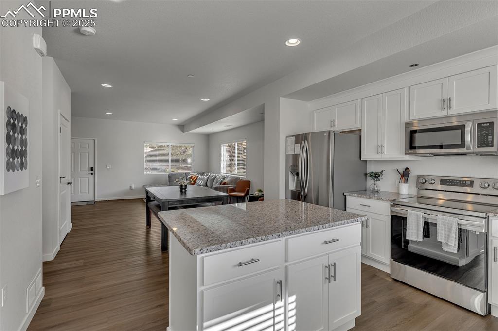 Image 9 of 40: Kitchen