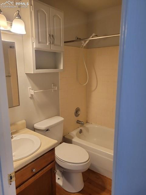 Image 10 of 13: Bathroom