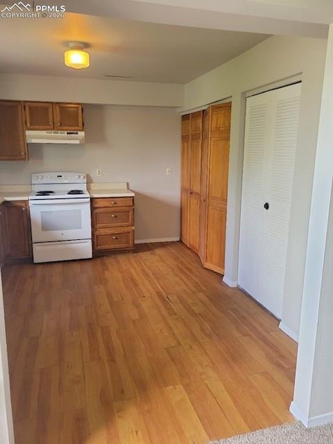 Image 4 of 13: Kitchen