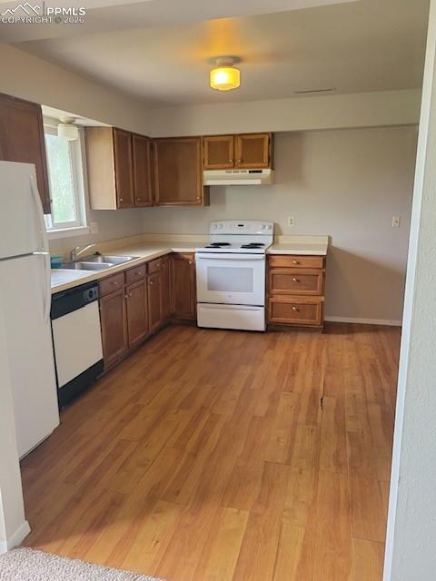 Image 5 of 13: Kitchen