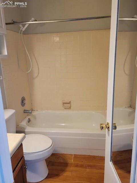Image 9 of 13: Bathroom