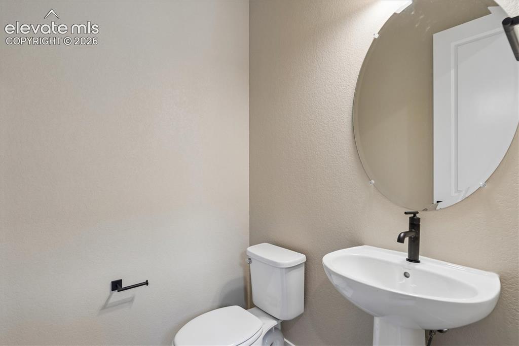 Image 10 of 27: Bathroom