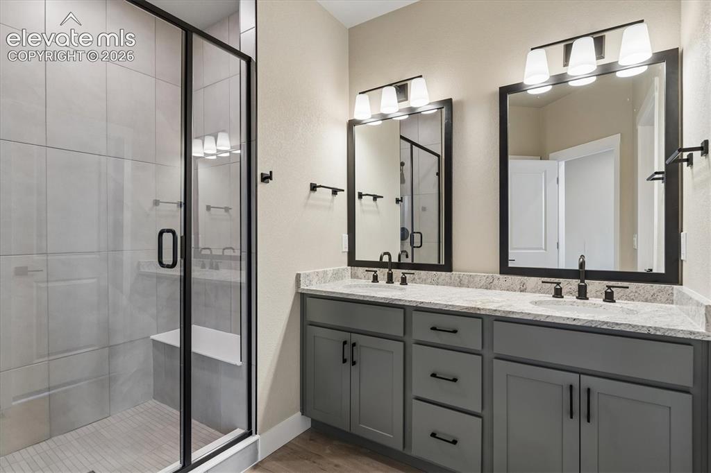 Image 20 of 27: Bathroom