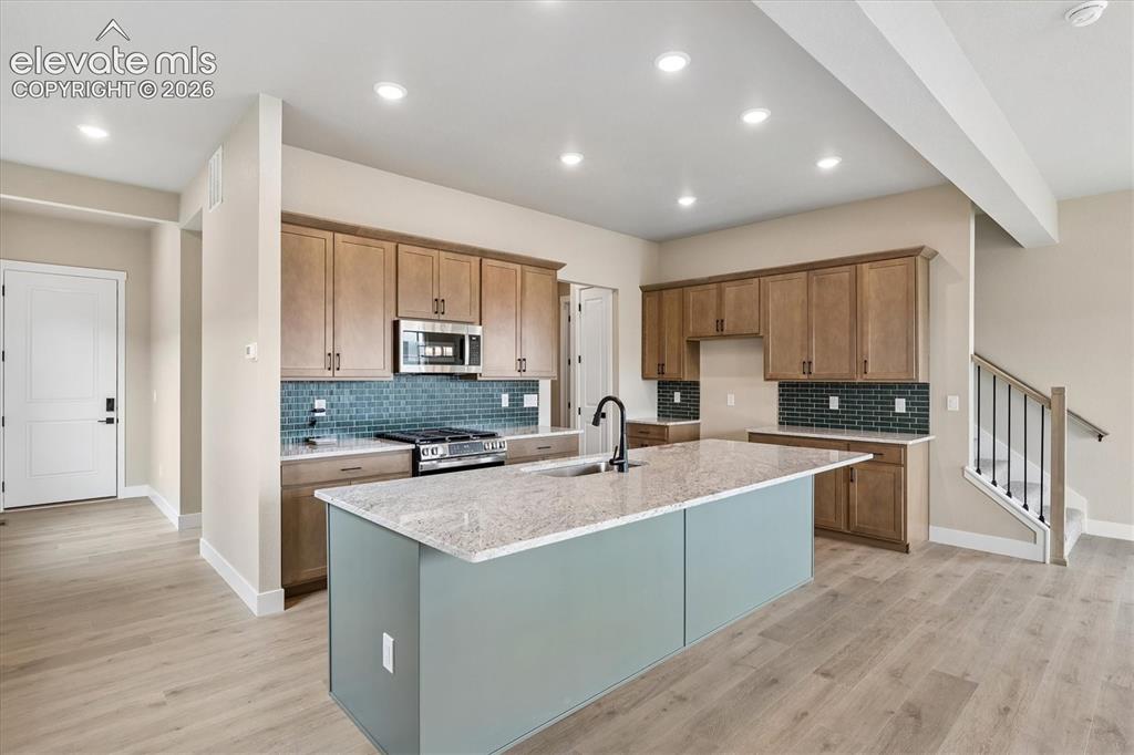 Image 4 of 27: Kitchen
