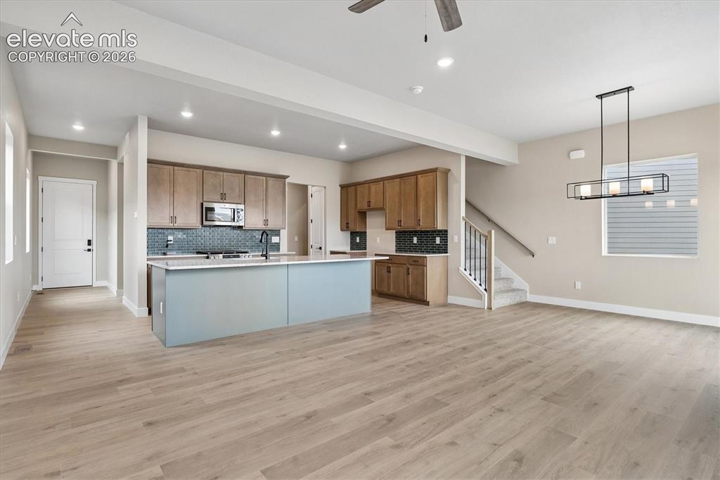 Image 7 of 27: Kitchen