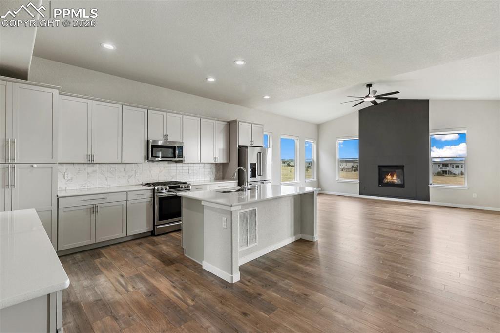 Image 10 of 46: Modern kitchen with clean, crisp finishes