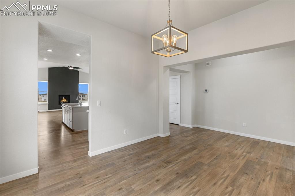 Image 18 of 46: Stylish dining room for hosting dinners