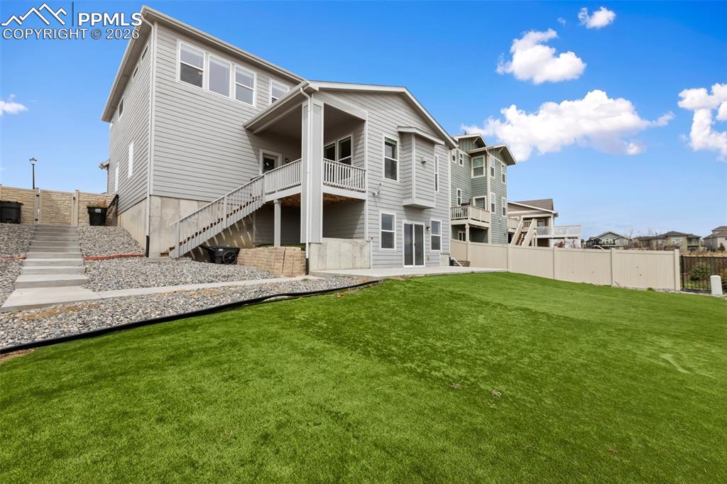 Image 33 of 46: Attractive back view with open yard space