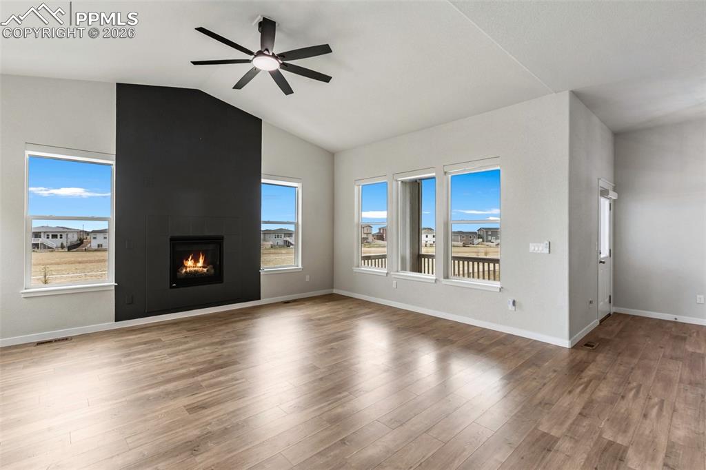 Image 35 of 46: Living Room