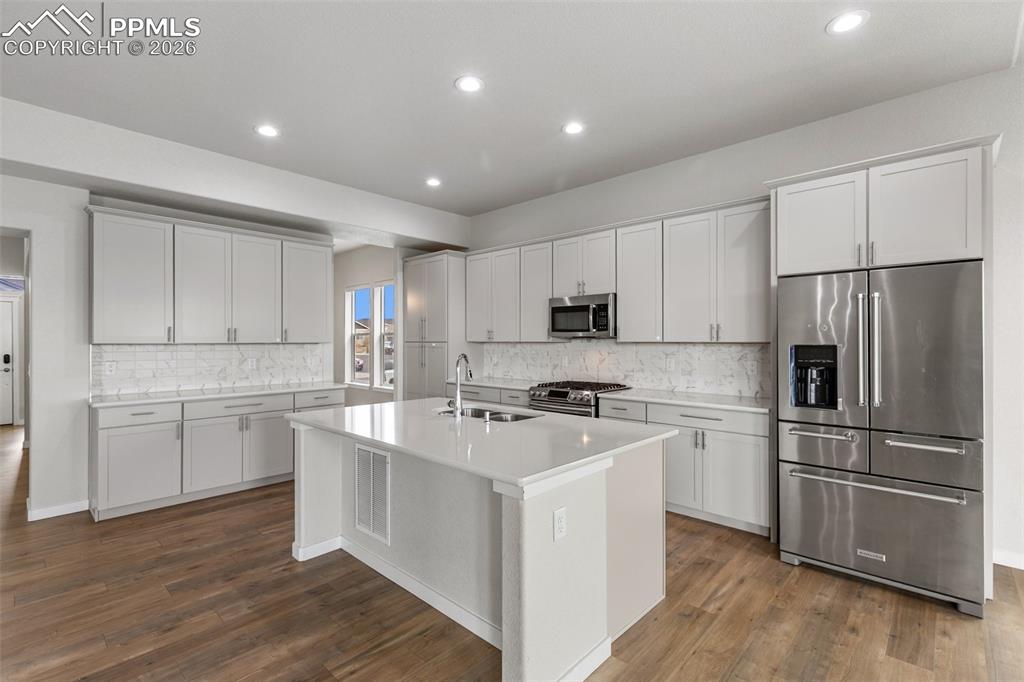 Image 36 of 46: Kitchen