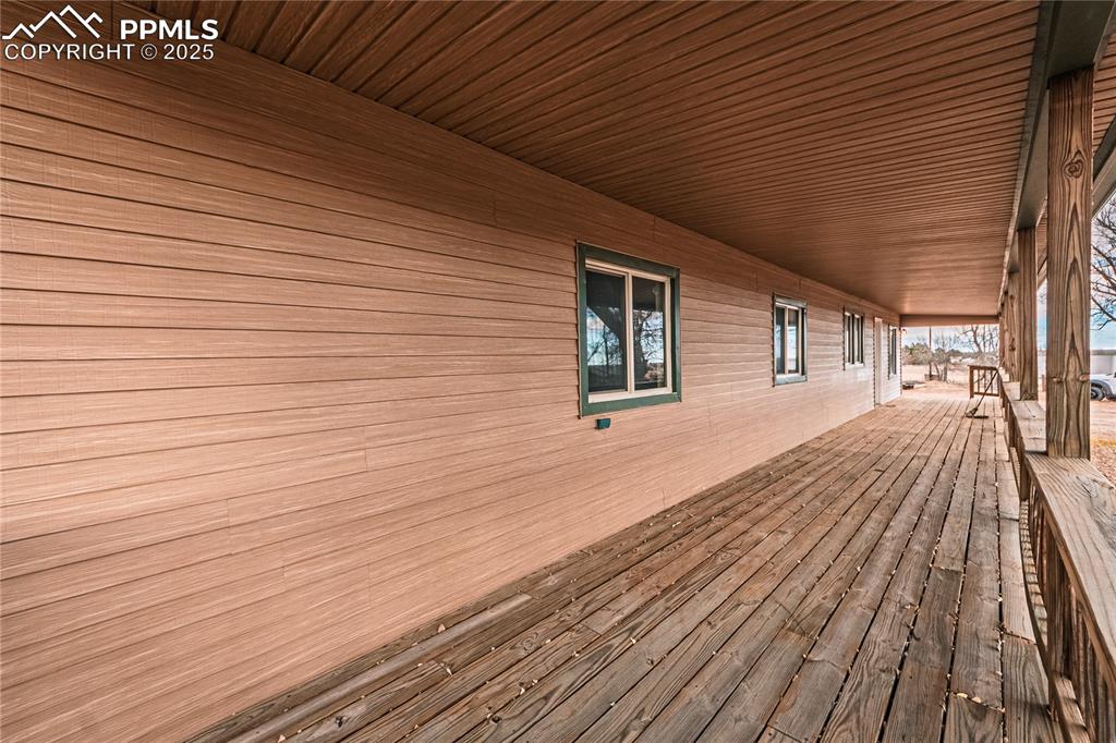 Image 33 of 38: Deck