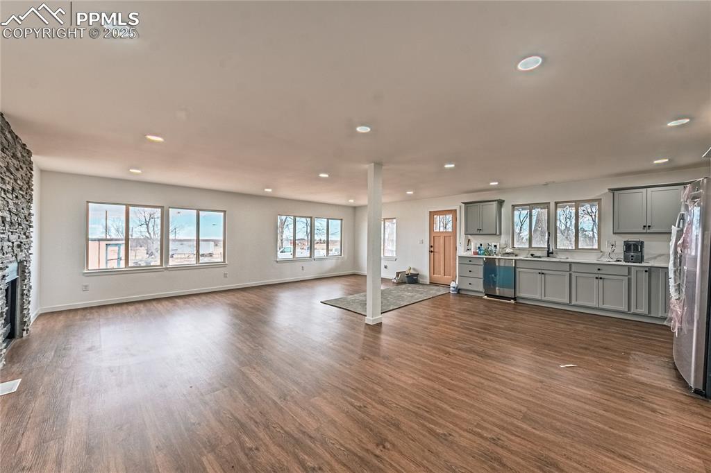 Image 7 of 38: Living Room