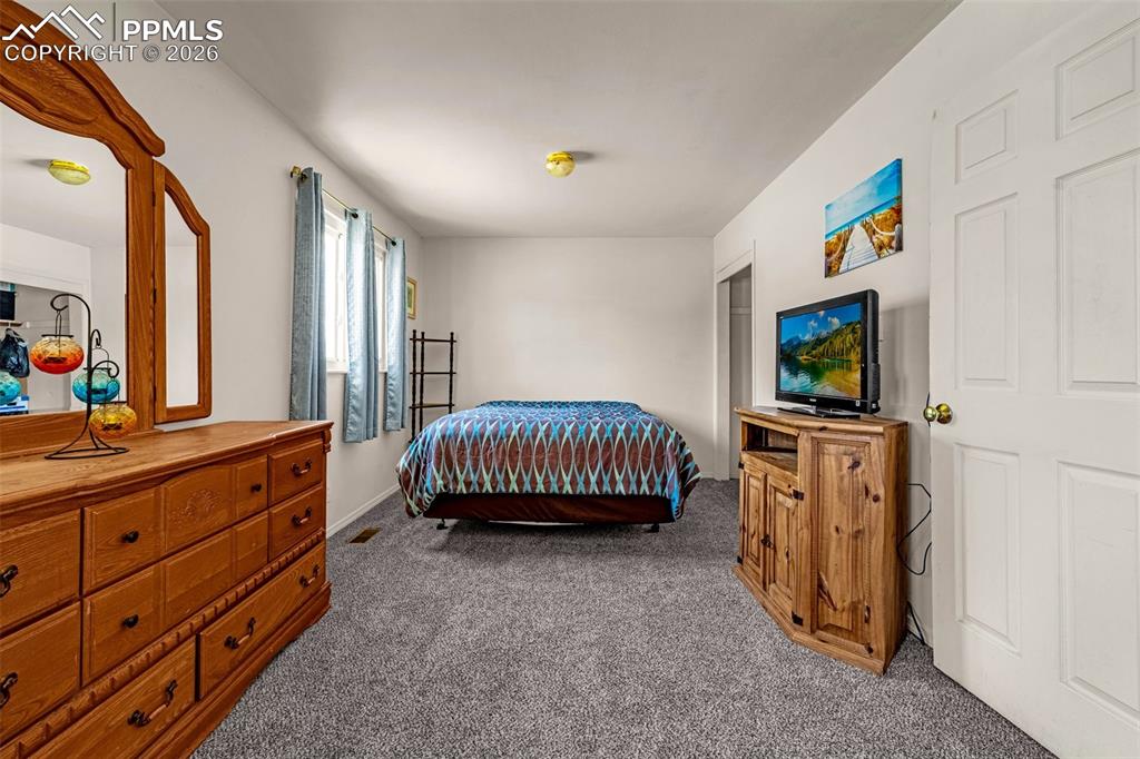 Image 10 of 35: Bedroom