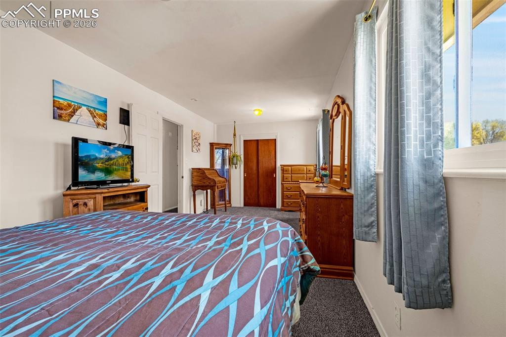 Image 11 of 35: Bedroom