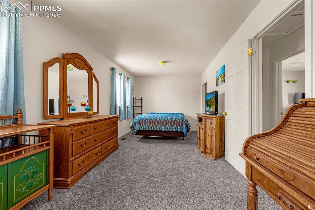 Image 12 of 35: Bedroom