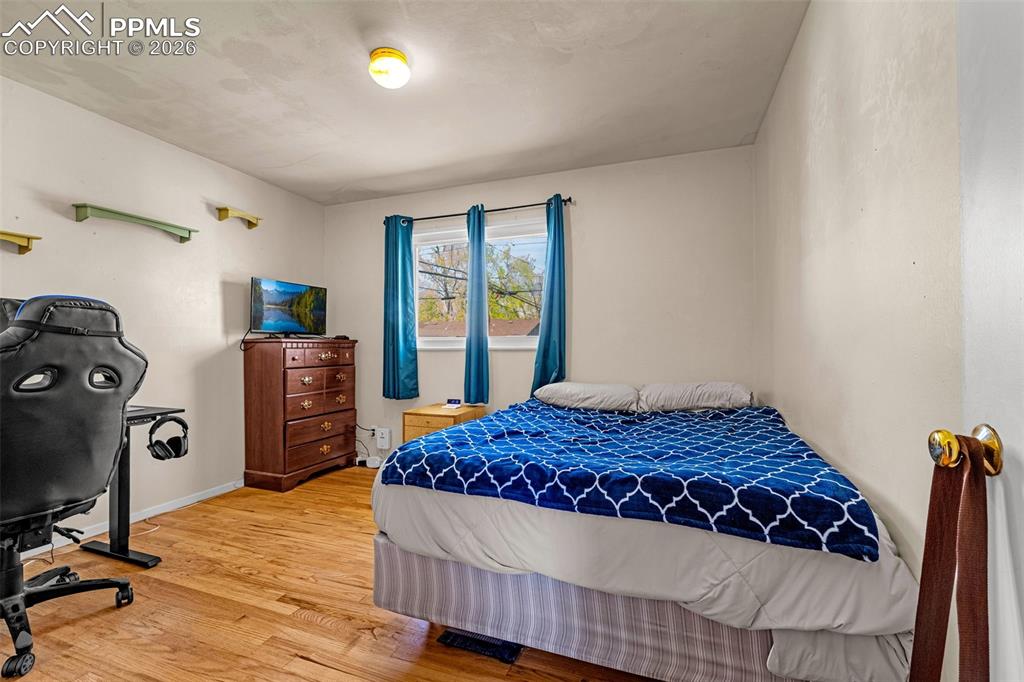 Image 14 of 35: Bedroom