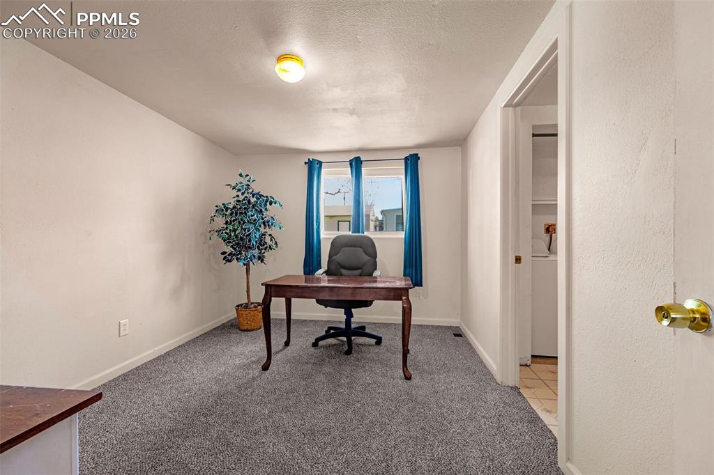 Image 17 of 35: Office