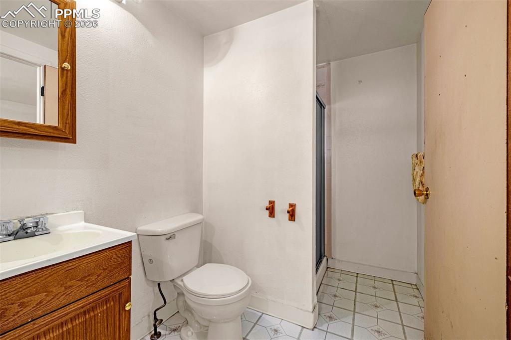 Image 19 of 35: Bathroom