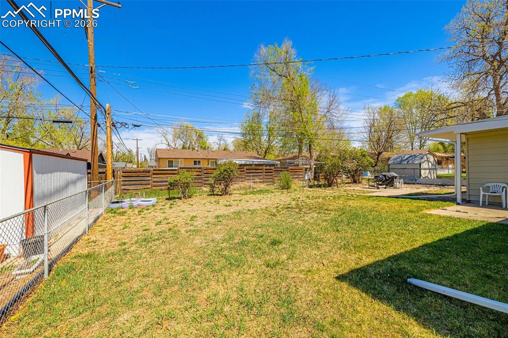 Image 34 of 35: Yard