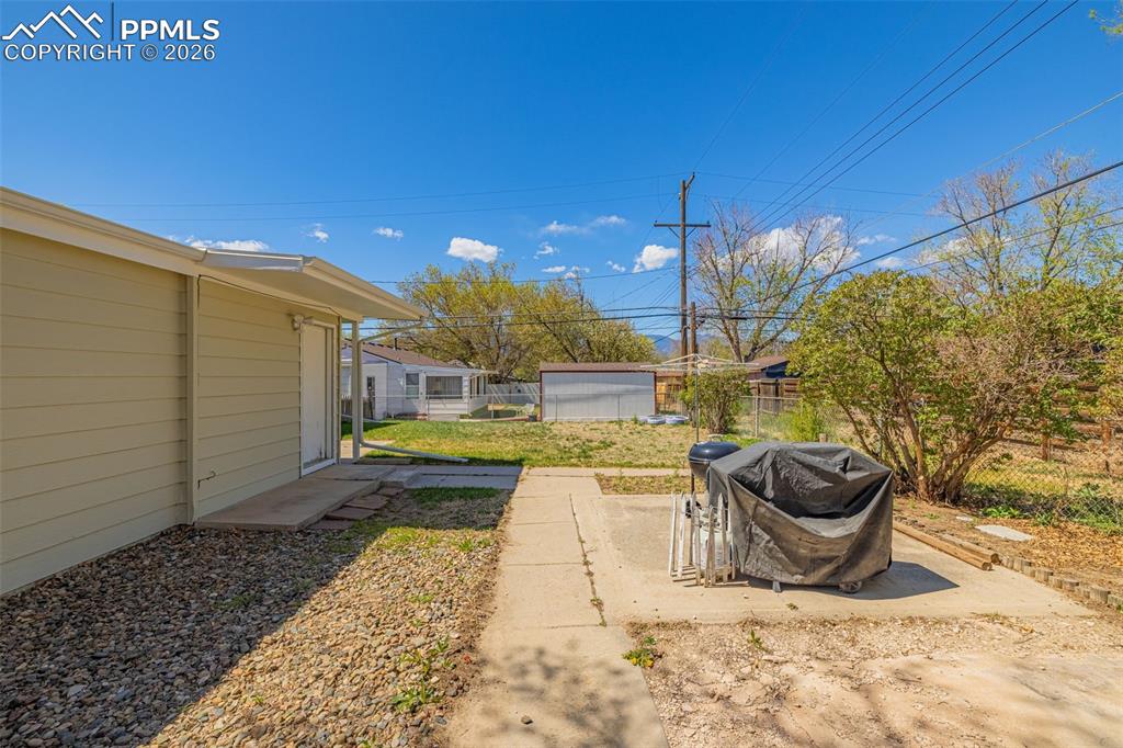 Image 35 of 35: Yard