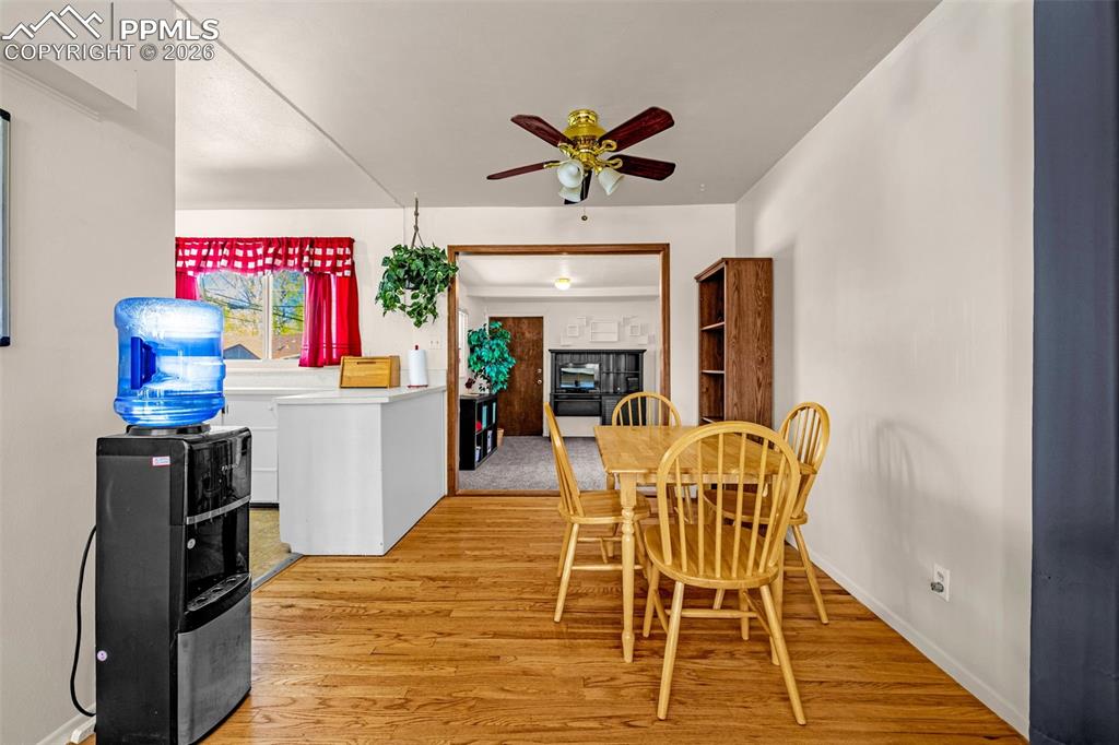 Image 6 of 35: Dining Area