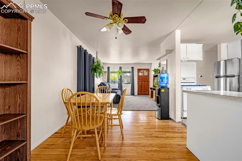 Image 7 of 35: Dining Area