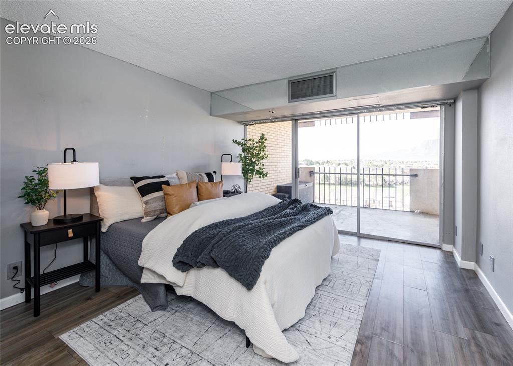 Image 9 of 12: Wood-finish flooring with a neutral color palette
