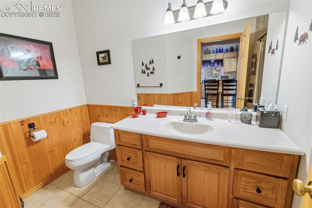 Image 9 of 28: Kitchen