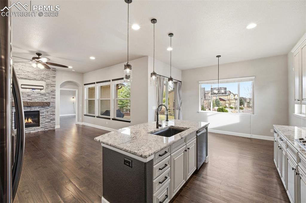 Image 13 of 48: Kitchen