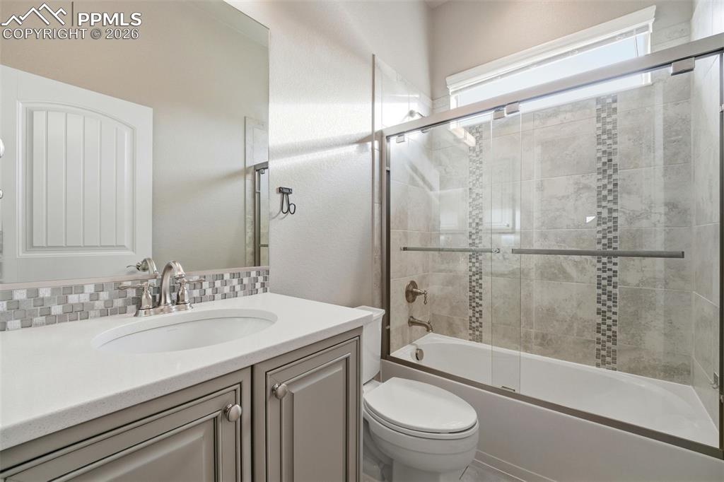 Image 17 of 48: Bathroom