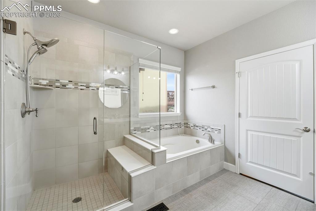 Image 26 of 48: Bathroom