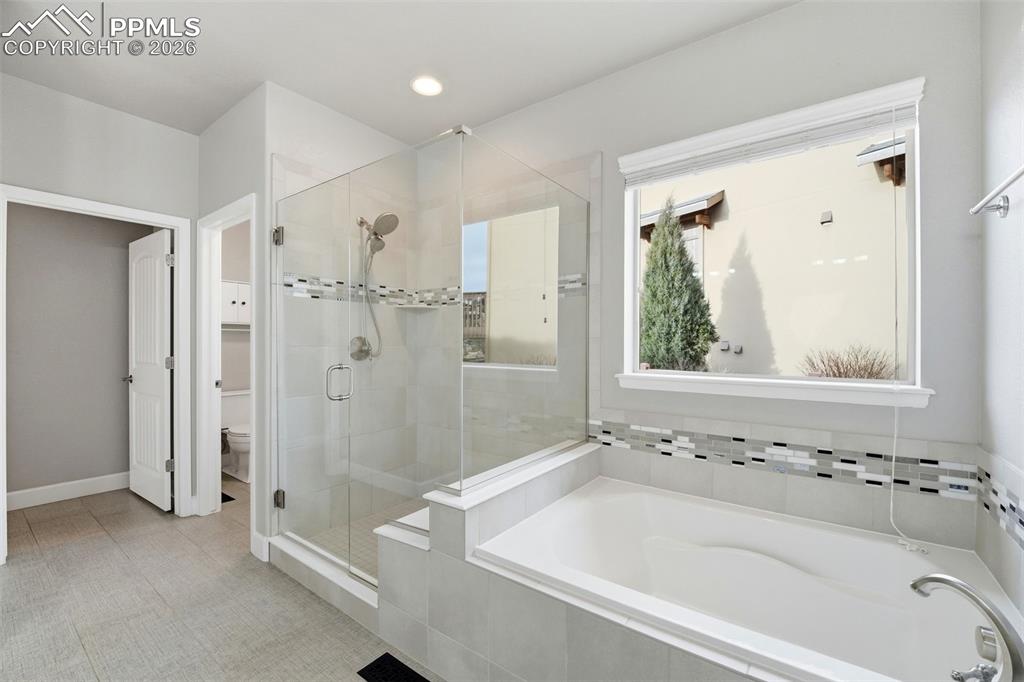 Image 27 of 48: Bathroom