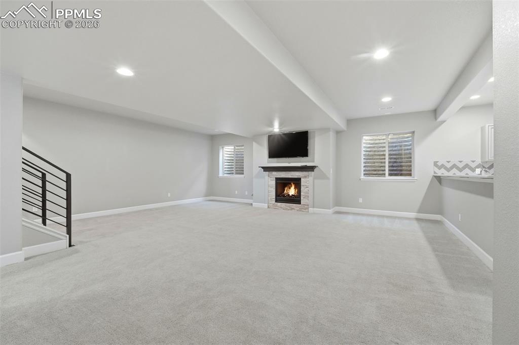 Image 32 of 48: Living Room