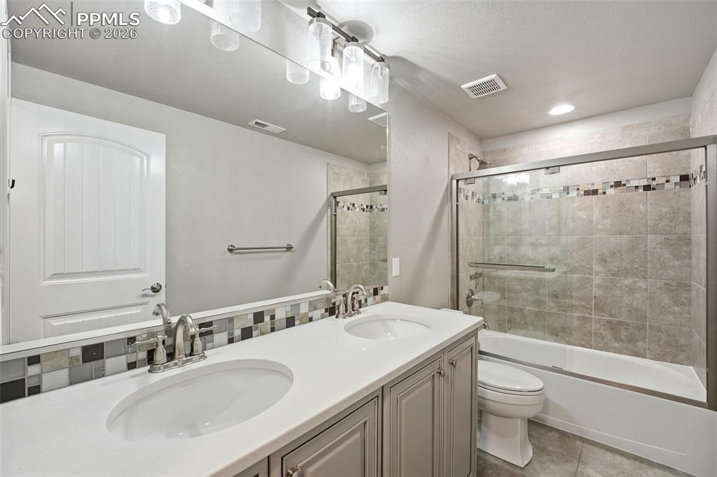 Image 38 of 48: Bathroom