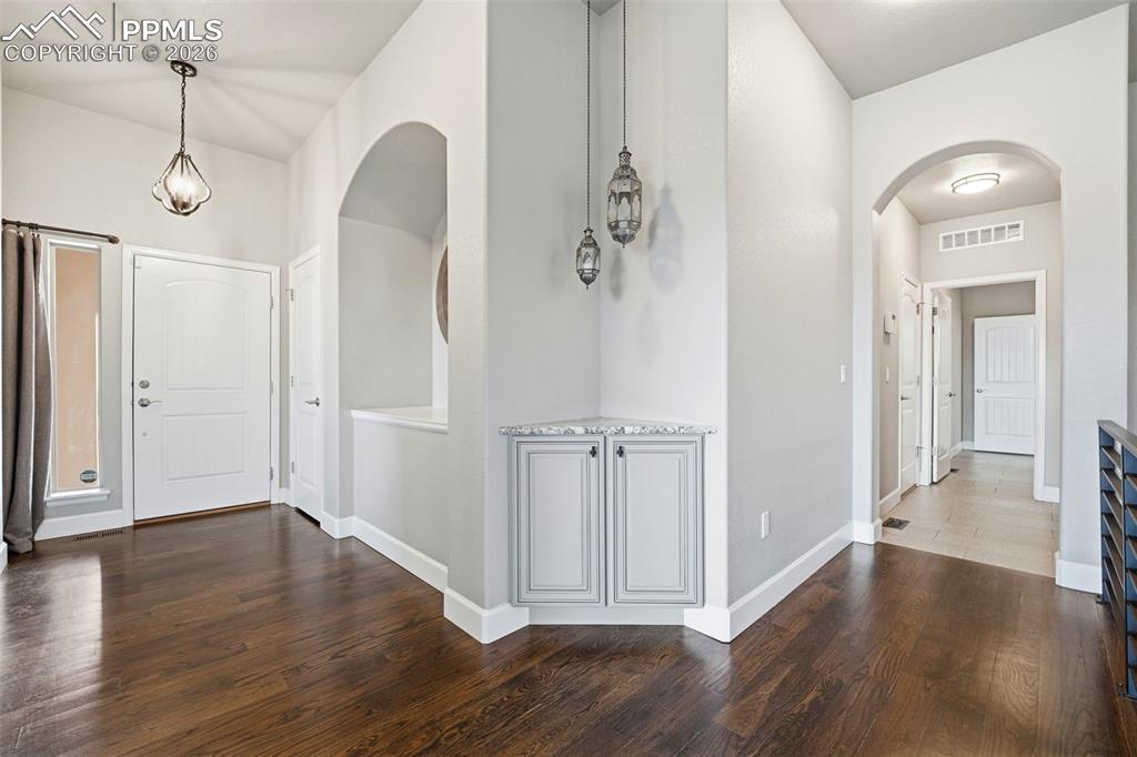 Image 4 of 48: Entry