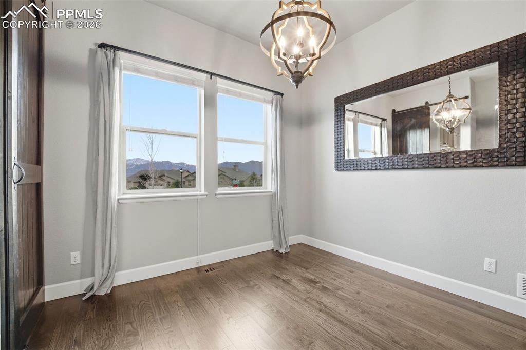 Image 41 of 48: Dining Area