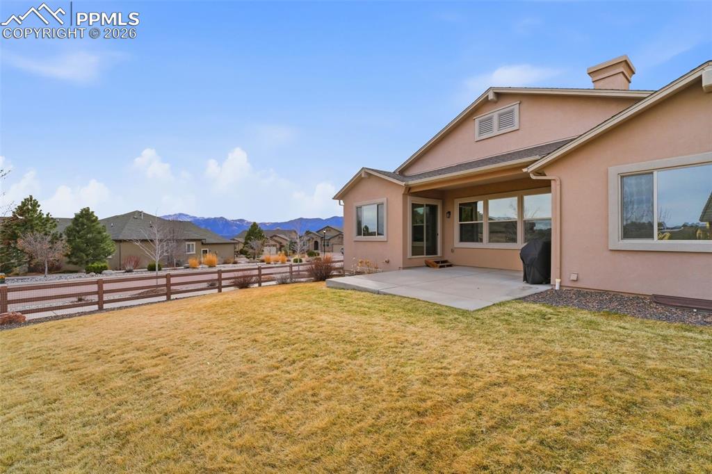 Image 46 of 48: Yard