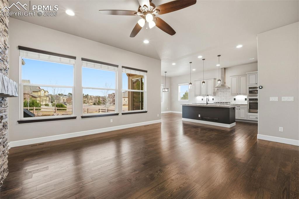 Image 7 of 48: Living Room