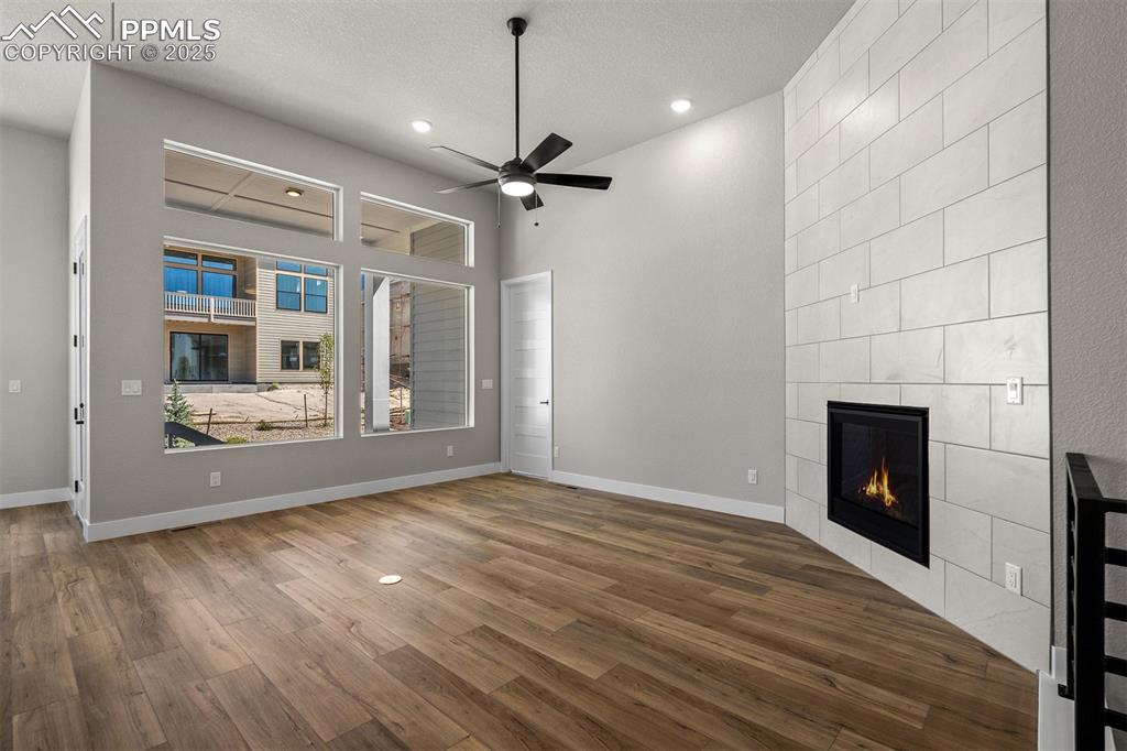 Image 16 of 34: Living Room