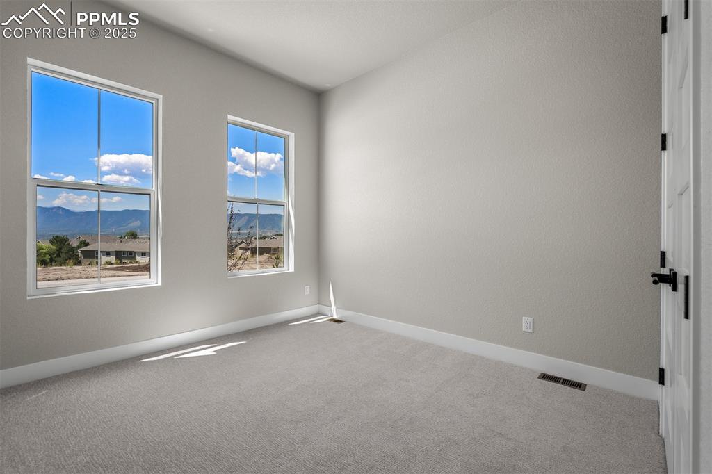 Image 22 of 34: Bedroom