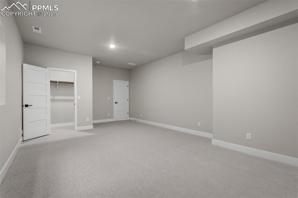 Image 29 of 34: Bedroom