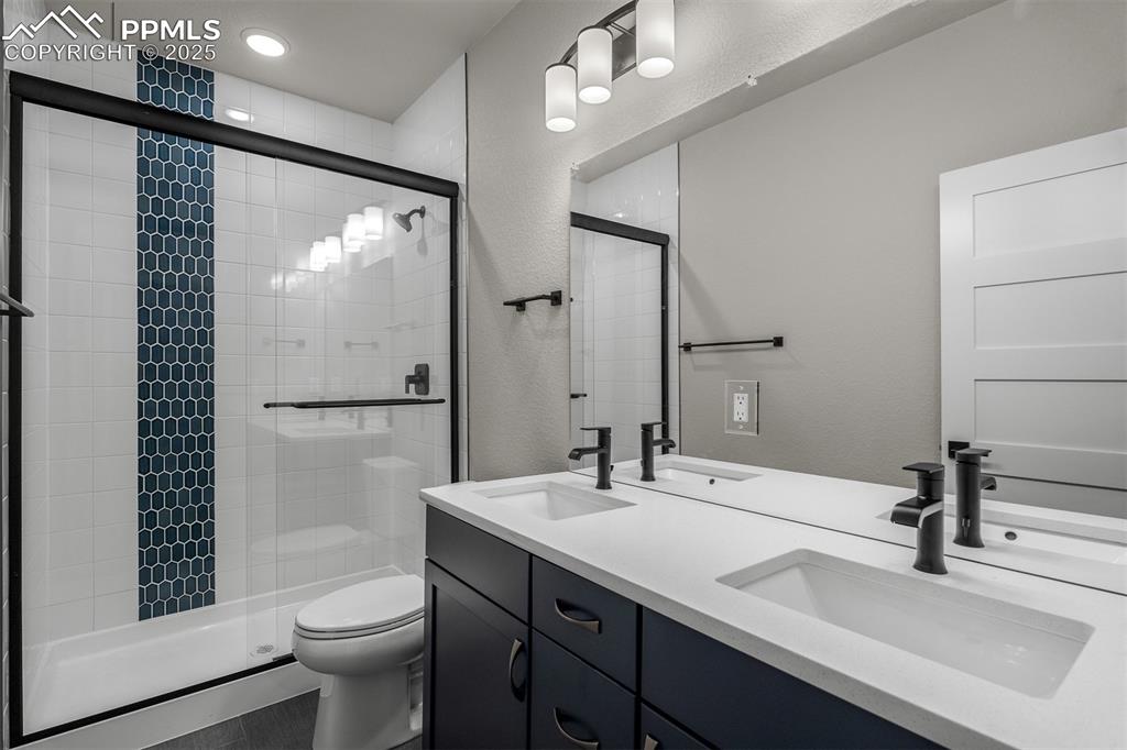 Image 30 of 34: Bathroom