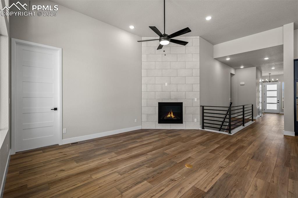 Image 5 of 34: Living Room