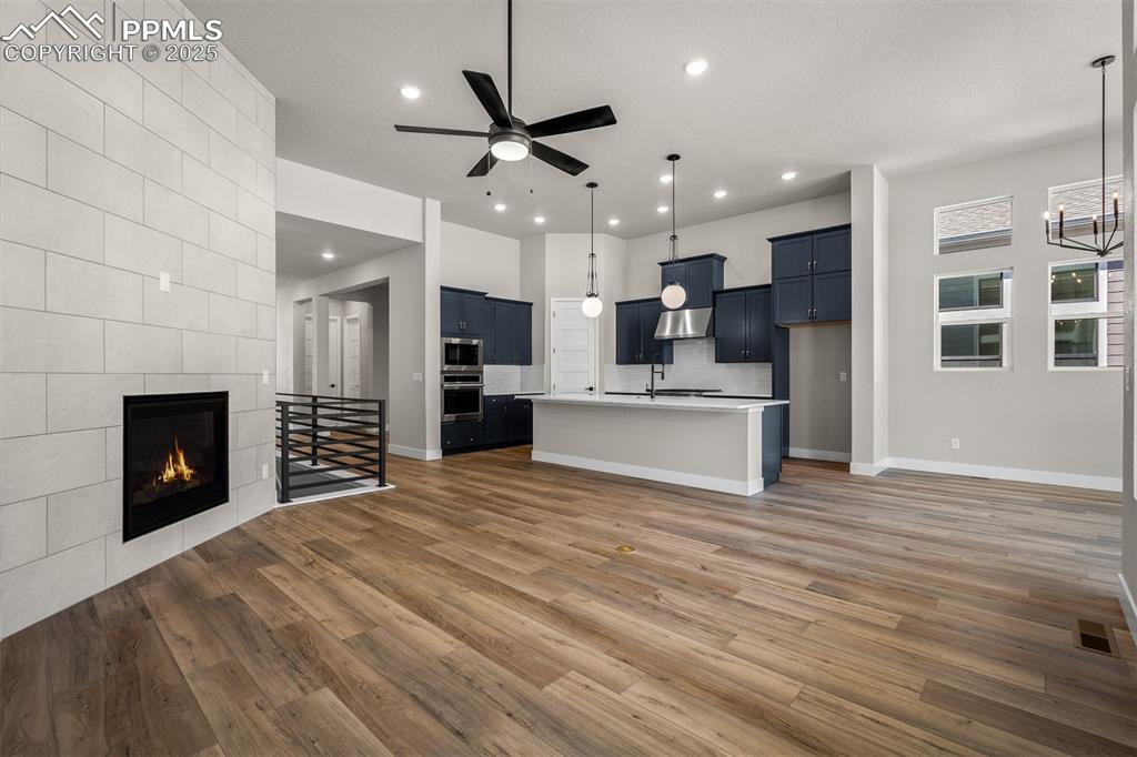 Image 6 of 34: Living Room