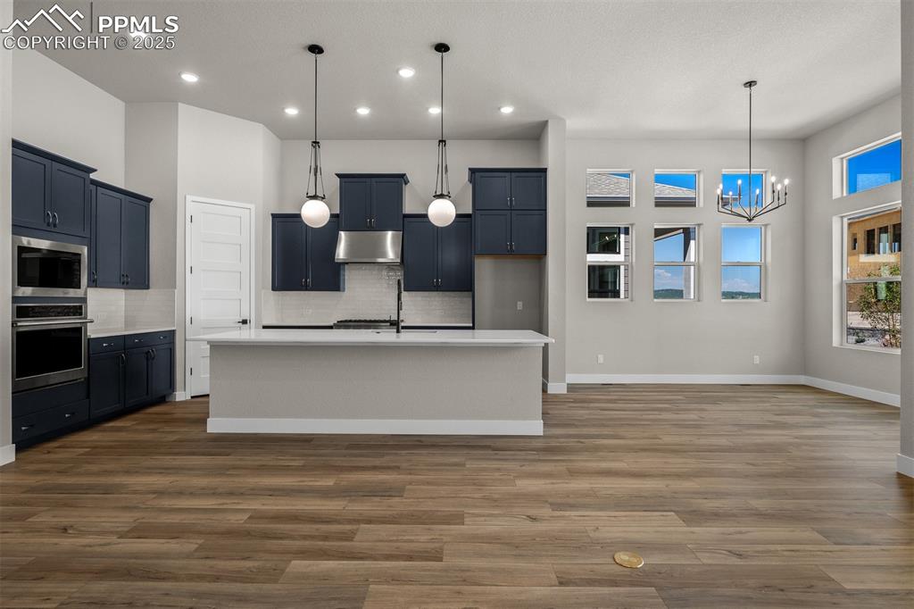 Image 7 of 34: Kitchen