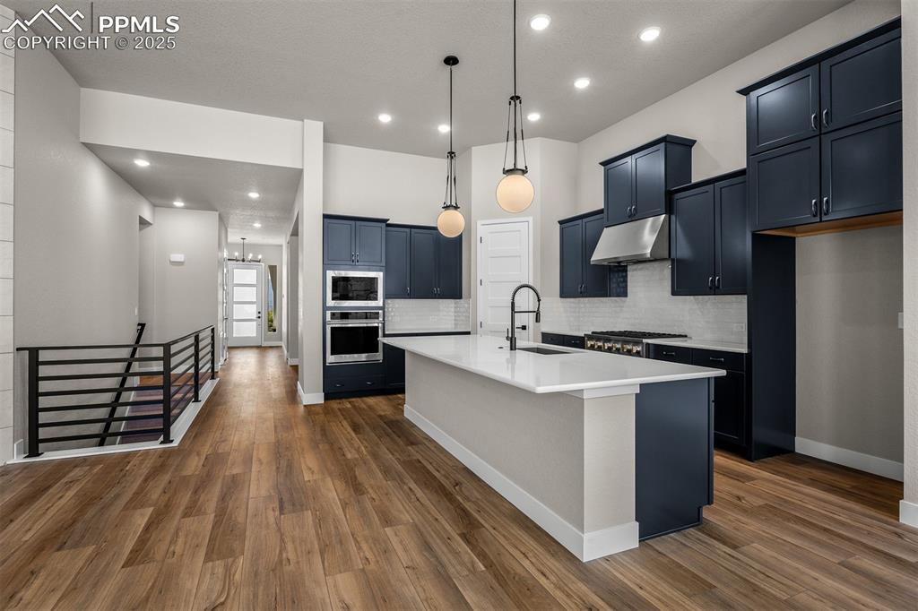 Image 8 of 34: Kitchen