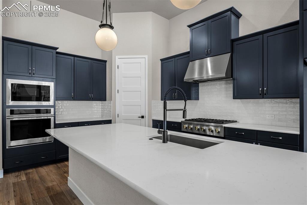 Image 9 of 34: Kitchen