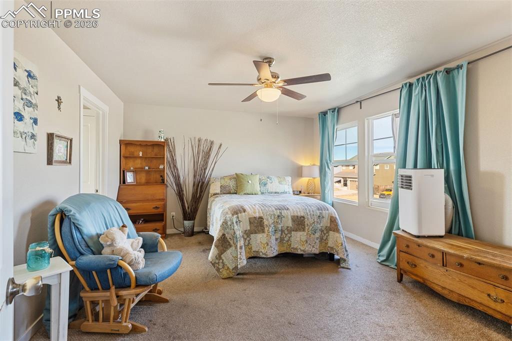 Image 14 of 34: Bedroom