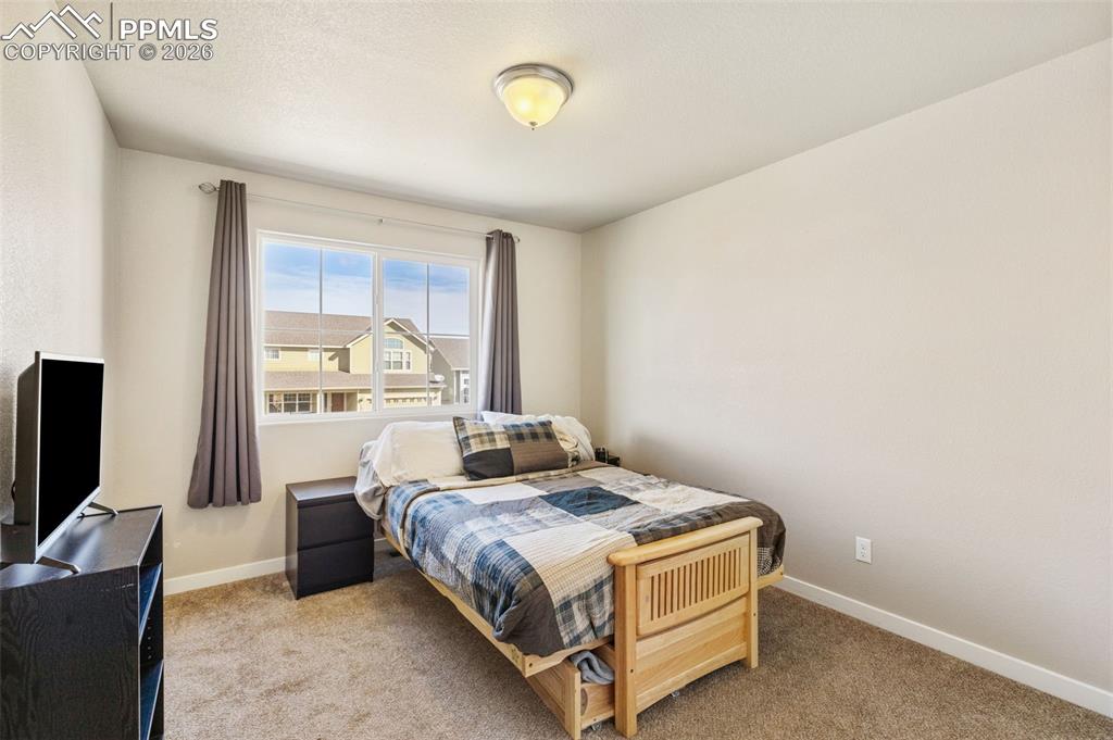 Image 19 of 34: Bedroom